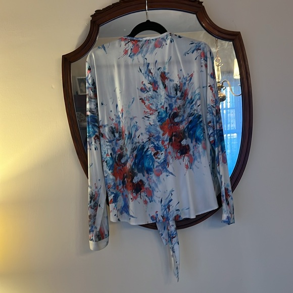 Karen Kane Women's Blue and White Blouse Ruffled and Tied Front Size Medium EUC - Picture 3 of 8